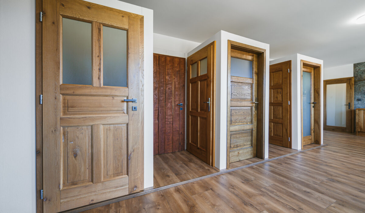 Interiérové masivní dubové dveře a nábytek